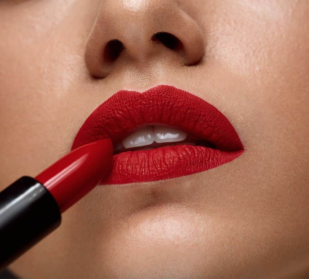 Motives Cosmeticsさんのインスタグラム写真 - (Motives CosmeticsInstagram)「Who loves a classic red lip? Get this look with our Motives for @lala Mineral Lipstick in Red Carpet. . . . . #motives #motivescosmetics  #mua #makeuplove #makeupartist  #makeupadict #makeupobsessed #sunkissedlips #lipstick #lips #redlips #redlipstick」7月8日 23時15分 - motivescosmetics