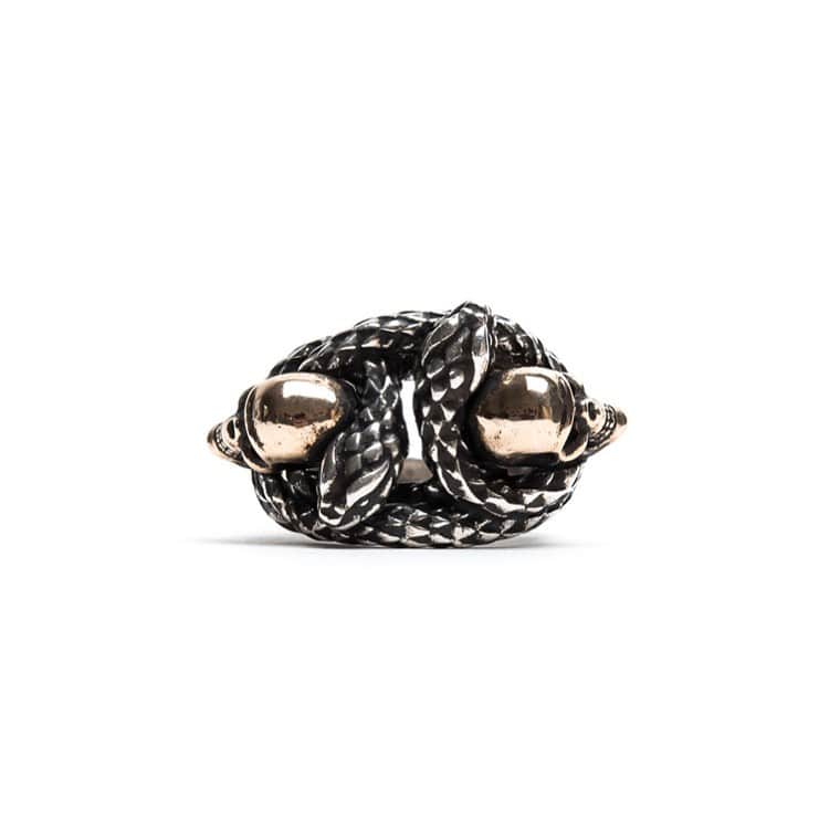 アンドレアダミーコさんのインスタグラム写真 - (アンドレアダミーコInstagram)「It’s SALE Time! 🐍+ ☠️-30% OFF  Vai sul sito www.andreadamico.it ANELLO TESCHI E SERPENTI INTRECCIATI Doppia Galvanica in Argento 925 #🔥 #silver #damicostore #damico #ring #rings #sale #menaccesories #men #accessories #snake #skull #sale #supersale #sale30 #madeinitaly  #sale #supersale #silver #silver925」7月8日 23時15分 - damicostore
