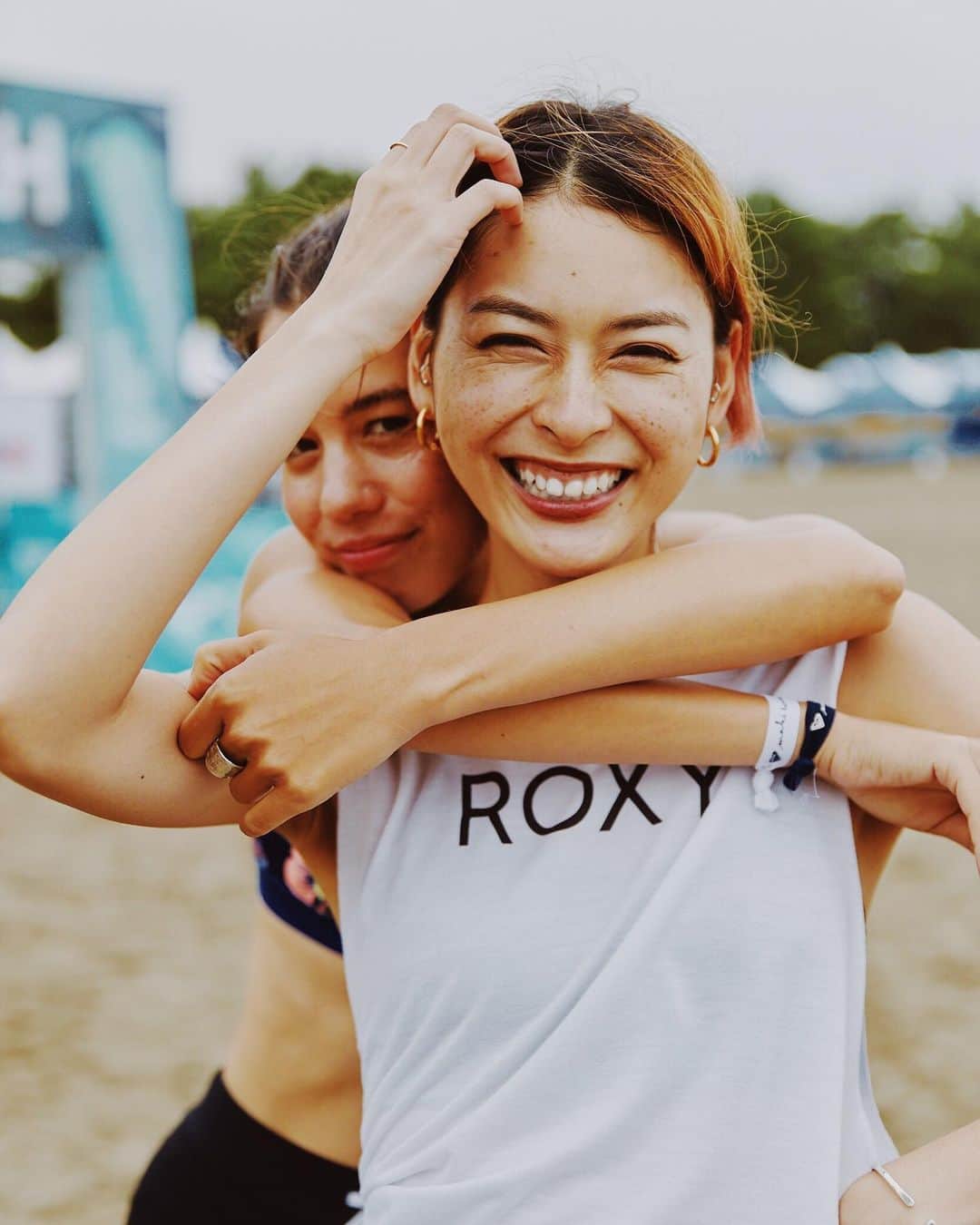 松本瞳のインスタグラム：「. ROXYの写真はいつもKenくんが撮ってくれています✌️珍しくこうゆうのあげてみるものの、恥ずかしくなって消しちゃうかもしれない。 @roxyjapan #runsupyoga」
