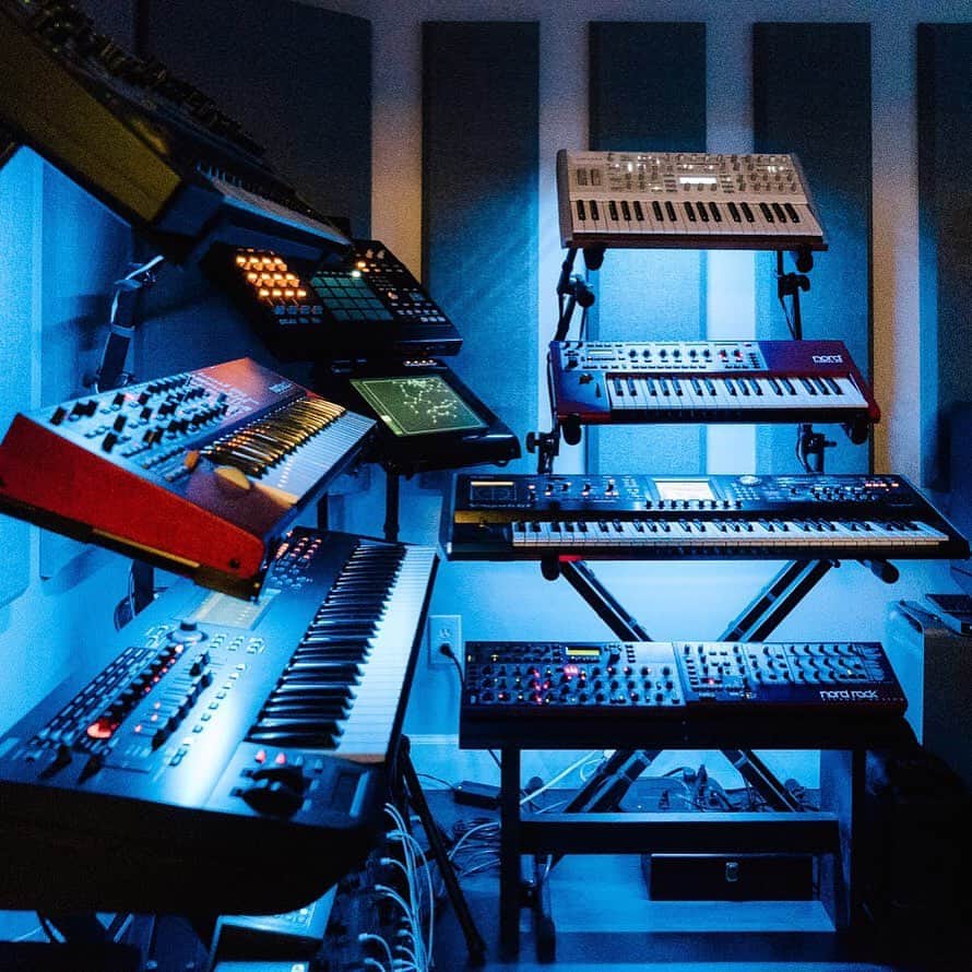Red Bull Music Academyのインスタグラム：「Battle stations everyone! 🛰 ⠀⠀⠀⠀⠀⠀⠀⠀⠀ @richarddevine has quite the synth arsenal in his home studio. ⠀⠀⠀⠀⠀⠀⠀⠀⠀ #Synthesizer #Synth #SynthNerd #RBMA ⠀⠀⠀⠀⠀⠀⠀⠀⠀ 📷: @newyorkcityvibe」