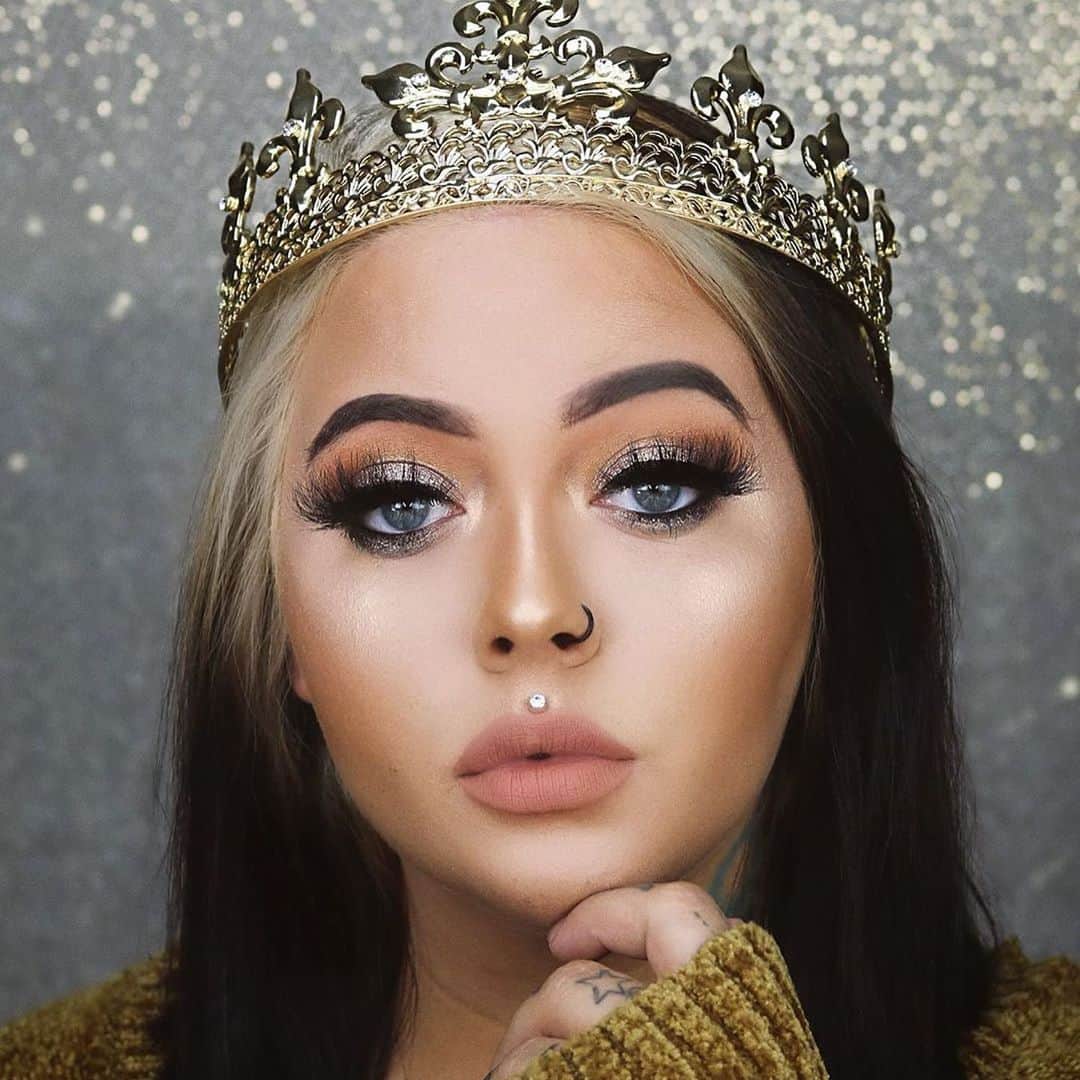 COVERGIRLさんのインスタグラム写真 - (COVERGIRLInstagram)「@tayatheslayaxo is posted up like the queen she is. 💁 Swipe to see the transformation! She is using our Revolution Palette, #Exhibitionist Liquid Eyeshadow in 'Flashing Lights' and #TruNaked Queenship Shadow Stick in 'Leading Lady' #COVERGIRLMADE #COVERGIRLCrueltyFree #CrueltyFree」7月8日 23時19分 - covergirl
