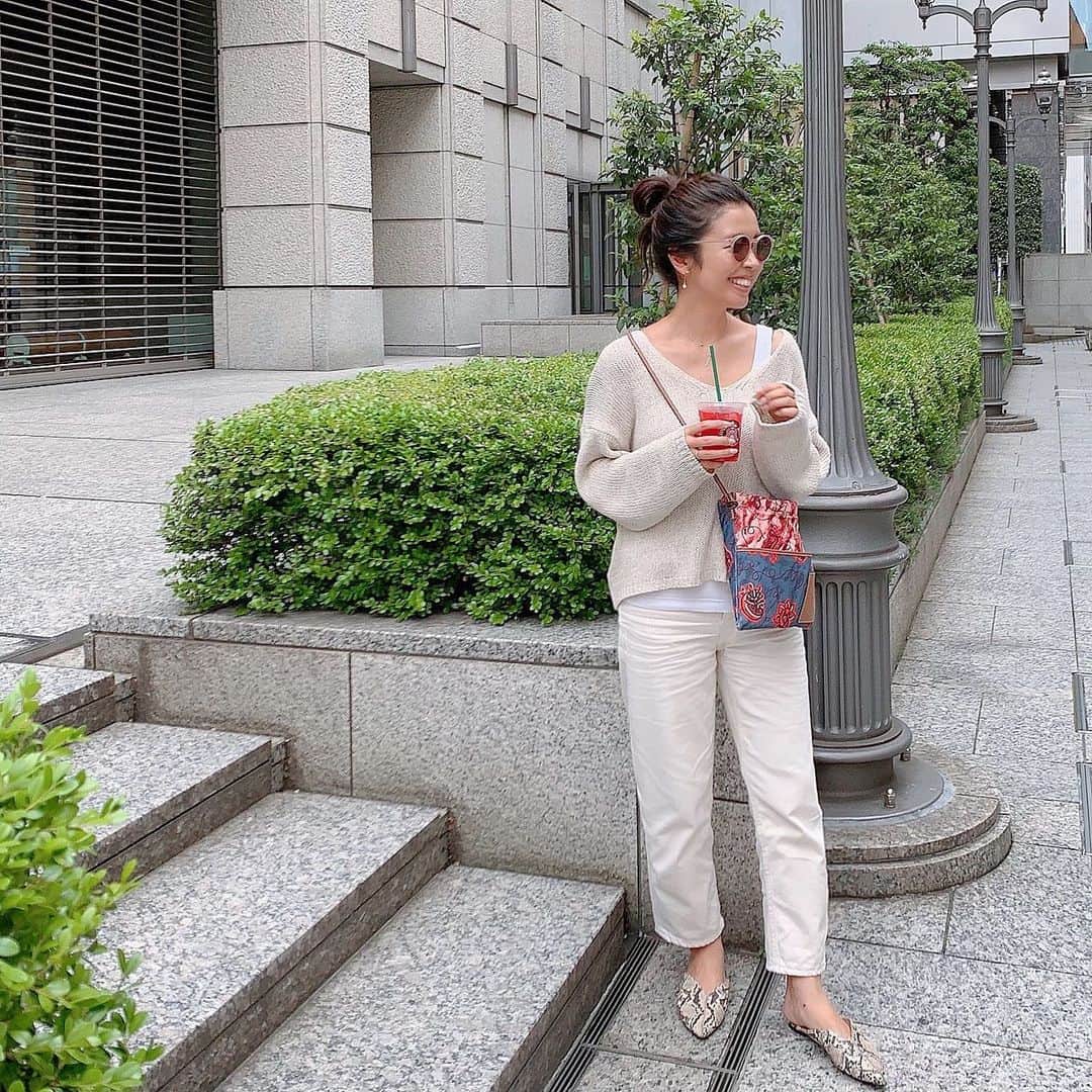 Sayakaのインスタグラム：「* 久しぶりに晴れ間がみられて 探していたものも見つかってHappyな日🌞✨ * * * #fashion #outfit #coordinate #ootd #simple #basic #casual #zara #blackbymoussy #blkby #loewe #beige #white #sayakascoordinate #今日の服 #コーディネート #コーデ #シンプル #シンプルコーデ #ザラ #ブラックバイマウジー #オフホワイト #ベージュ #ワントーンコーデ」