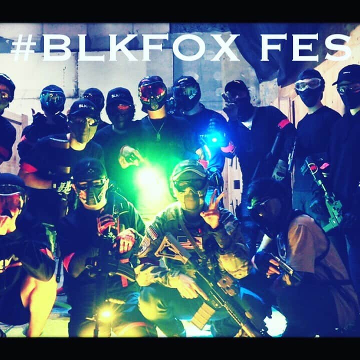 大野ヨウのインスタグラム：「先日は#blkfox の一周年記念という事で 一部、二部通しで参戦してきました^ ^ . . . またあのメンツで出来たのがホント楽しかったし、マサキさんとのバディ戦が最高過ぎた✌️ 色々最高な瞬間がある一部でした！！ . . . 二部はお久しぶりの暁メンバーとの参戦✌️ 見ない間に軍拡してて笑った笑 . . . めっちゃ楽しかったんだけど、流石にキツ過ぎた… この日はトライデントが強かったんで 後半はずっとトライデントでした笑 ハンドガン上手くなりてぇ〜😢 . . . ブラフォ一周年おめでとうございました🎉 . #instagood #instagramer #like4like #airsoft #airsofter #cqb #cqbairsoft #speedqb #krytac #survivalgame #myweapon #guns #myguns #wargame #warsport #codenate #nike #nikemmw  #vapormax #supreme #サバゲー #サバゲー初心者 #サバゲー装備 #サバゲーマー #blkfoxfes」