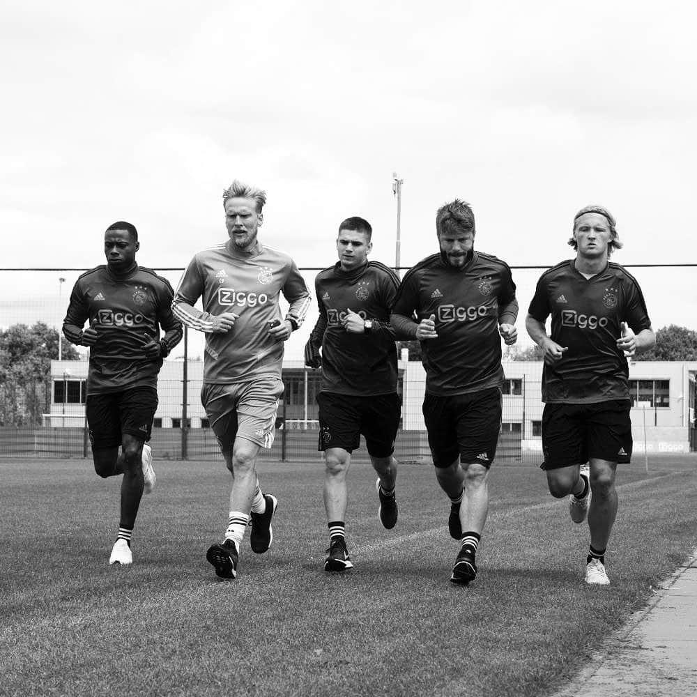 ラセ・シェーネのインスタグラム：「First training of the season #preseason #ajax #LS20」