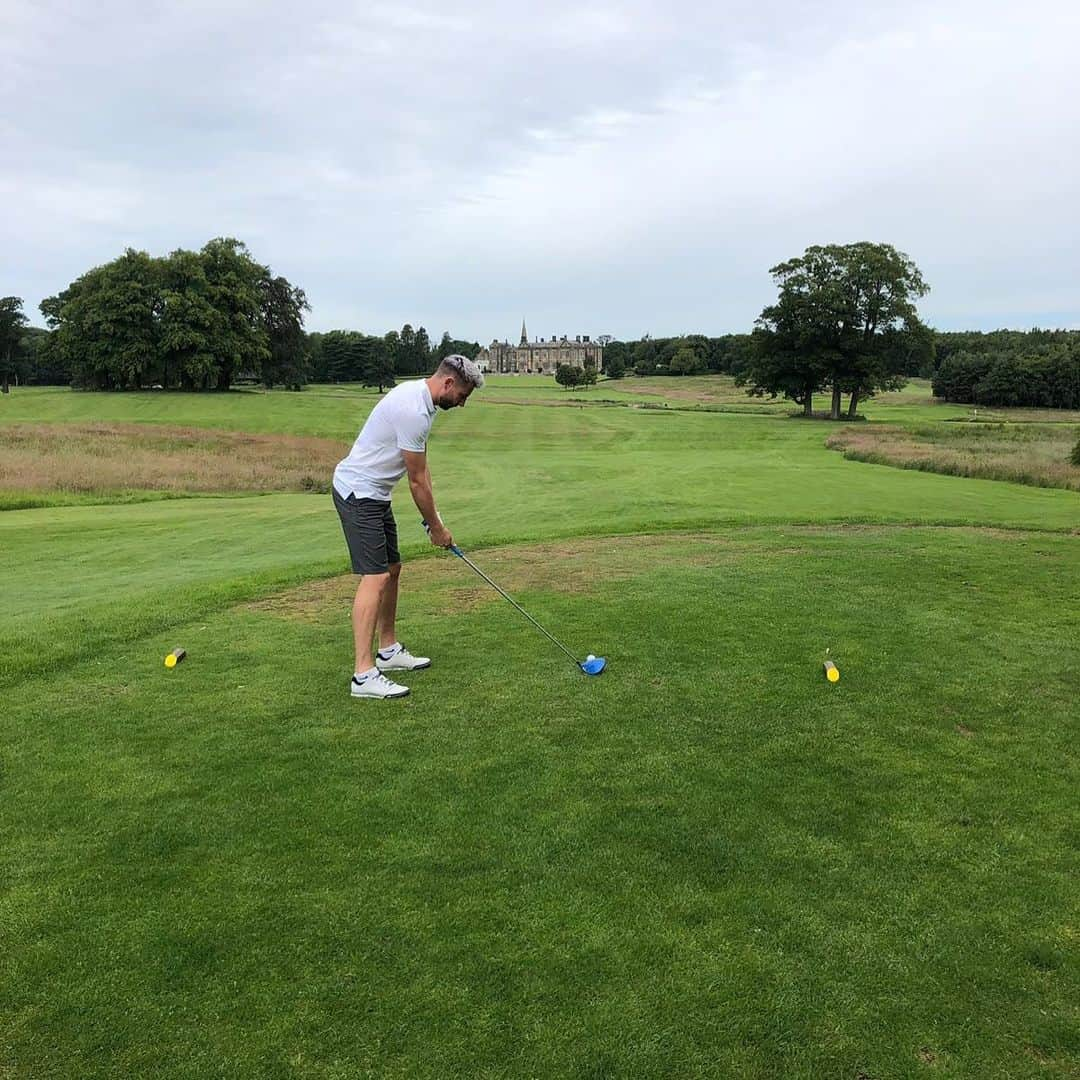 ポール・ダメットのインスタグラム：「4 left 🥴 • • 🏌🏼‍♂️⛳️ @matfenhall」