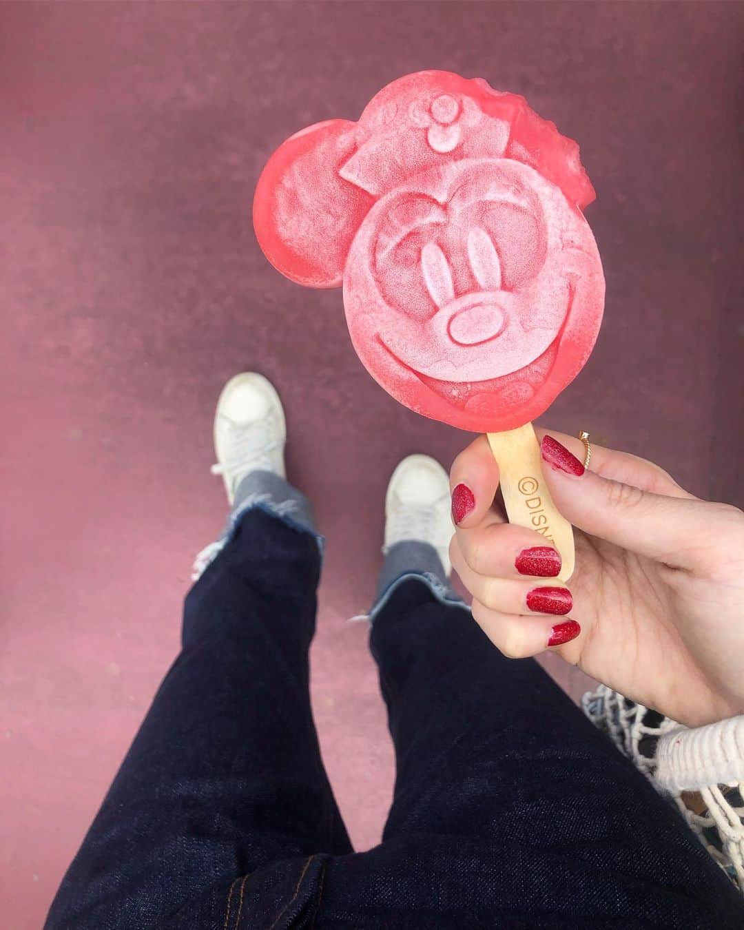 平木愛美のインスタグラム：「ice cream🌞💛 今日は久々にピーーーカン晴れ〜〜〜💞！！！ てやっと、７月の夏を感じられたよ。  二日間ストーリーではすこしポストしてたけど、家族みたいにあたたかい、お仕事仲間の事務所の皆さんと、素敵な一泊二日を過ごしていました。 . すこし早い夏休みみたいな気分なこの二日だったな〜☺︎ またすぐ改めて、更新します🌈 . 夏といえばの、もうすぐ約二週間後には、今年もスターアイランドの花火を観に行く予定だよ！たのしみ♡ 行く予定のかたいるのかな〜？！ 私は昨年も訪れたのですが、３Dサウンドの、音と花火のエンターテイメントがとにかく凄かったんです🧡 tokyoの夜景をバッグにほかにはない、ロケーション。 わくわく。🌜 @starisland_world #STARISLAND2019 #スターアイランド」