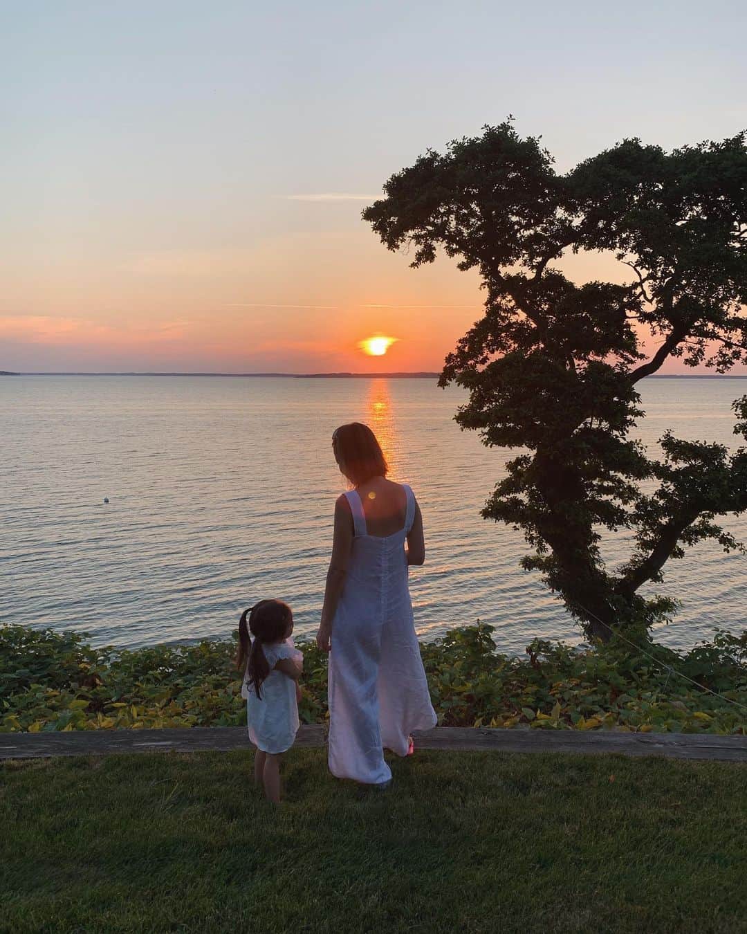 翁安芸さんのインスタグラム写真 - (翁安芸Instagram)「Gorgeous sunset 🌅 #Hamptons #threegenerations #happymoments #ハンプトン」7月8日 23時58分 - akinyc