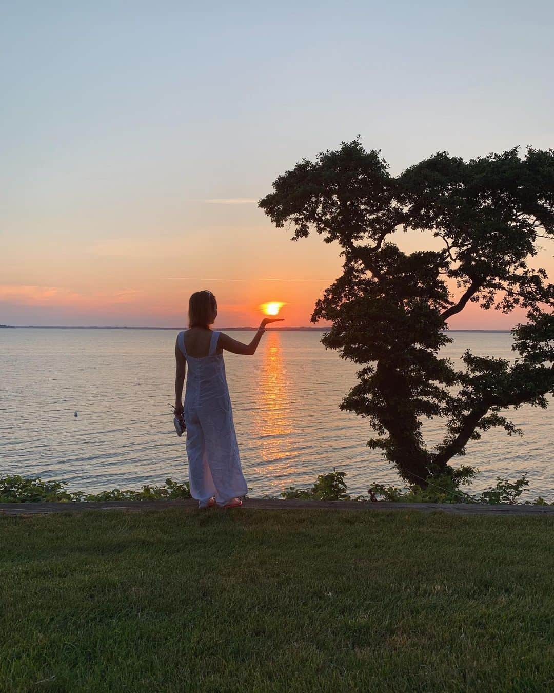 翁安芸さんのインスタグラム写真 - (翁安芸Instagram)「Gorgeous sunset 🌅 #Hamptons #threegenerations #happymoments #ハンプトン」7月8日 23時58分 - akinyc