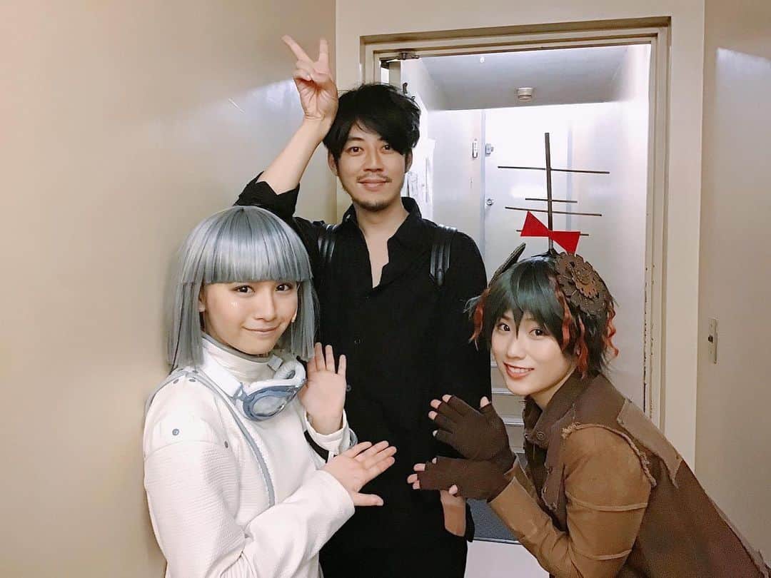 秋山ゆずきのインスタグラム：「. . 音楽劇 #ジップアンドキャンディ 御来場下さった皆様ありがとうございます！ 本日は原作のにしのさんが 来てくださいましたー！ Zip&Candyを描いてよかったって 言ってくださってすごく 嬉しかった！！！ 明日からもがんばるぞー！🥺 . . #ジプキャン #ジップキャンディ #ZipCandy #zipandcandy  #西野亮廣 さん #にしのあきひろ さん」