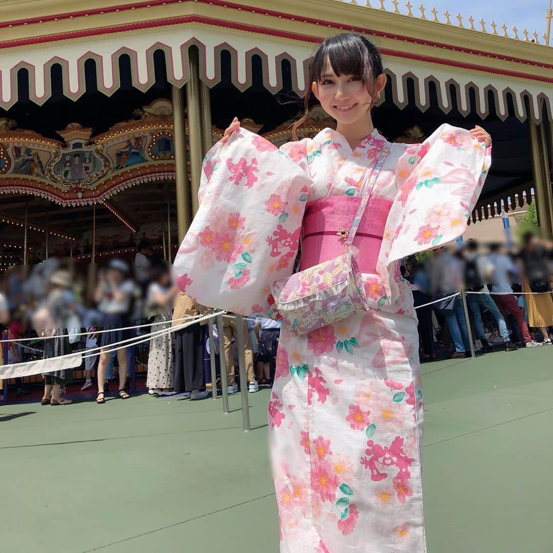 秋田知里さんのインスタグラム写真 - (秋田知里Instagram)「‪浴衣はミッキーミニーので、帯留めとバッグはラプンツェル❤️！今回の舞台のおかげで自分で着付けも帯結ぶのも出来るようになったの！！！感謝🙏✨明日は場当たりだー！！！いい息抜きが出来たので10〜15日まで本番頑張るぞ！！！‬ ‪#秋田知里 #浴衣ディズニー #ディズニー #ディズニーランド ‬」7月9日 0時12分 - akitachisato_official