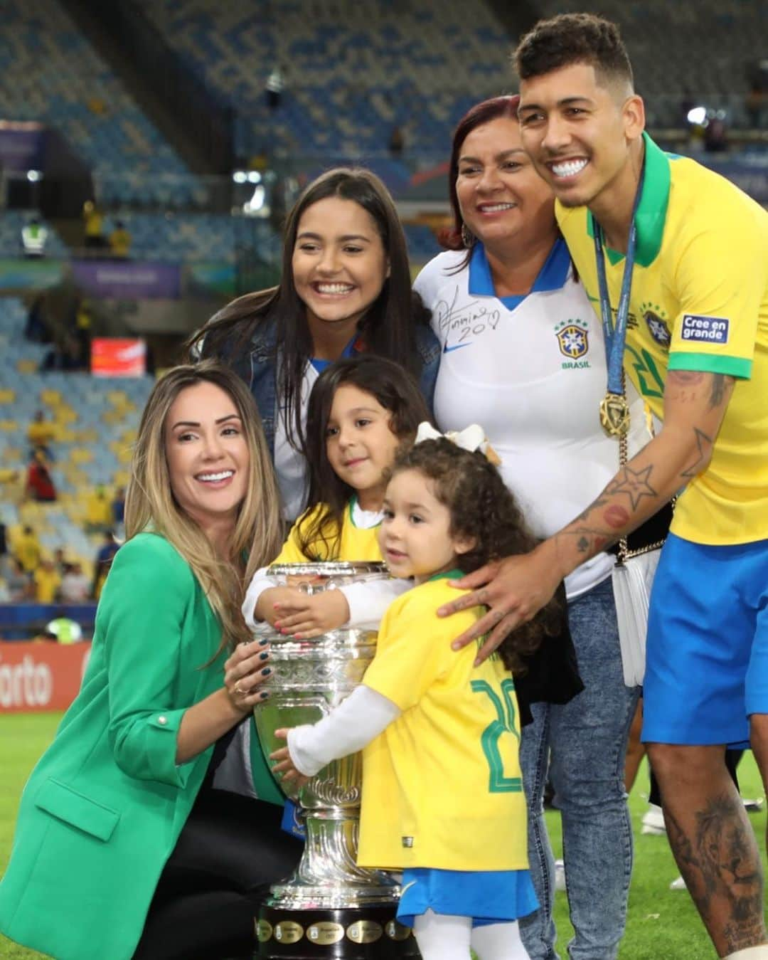 ロベルト・フィルミーノさんのインスタグラム写真 - (ロベルト・フィルミーノInstagram)「💛💙❤️ 🏆🇧🇷」7月9日 0時22分 - roberto_firmino