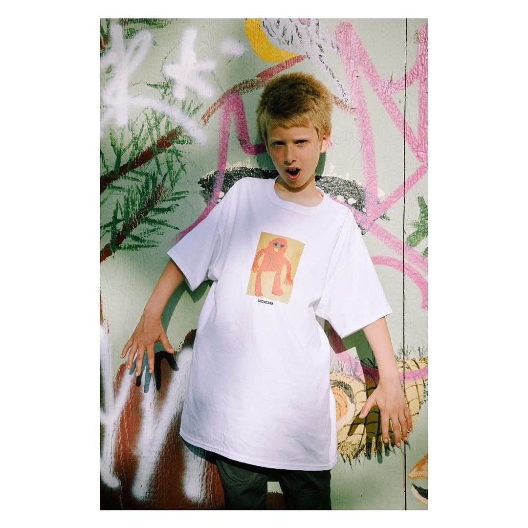 のインスタグラム：「Larryclark x F-LAGSTUF-F Collaboration Items  Online and rest of Japan retailers, releasing from July 20th 11AM #flagstuff  #larryclark  @larryclarkofficial  Photographer #KentaSawada @swdknt  Stylist#RyotaYamada @ryotayamada______ Coordination @mitsuyukinakamura」