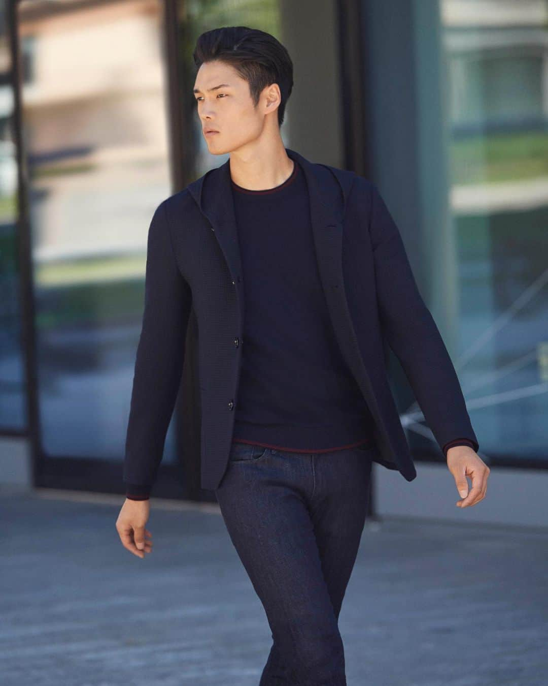 Armani Officialさんのインスタグラム写真 - (Armani OfficialInstagram)「Smart casual for the daring man - a hooded deconstructed blazer. #EmporioArmani」7月9日 0時20分 - emporioarmani