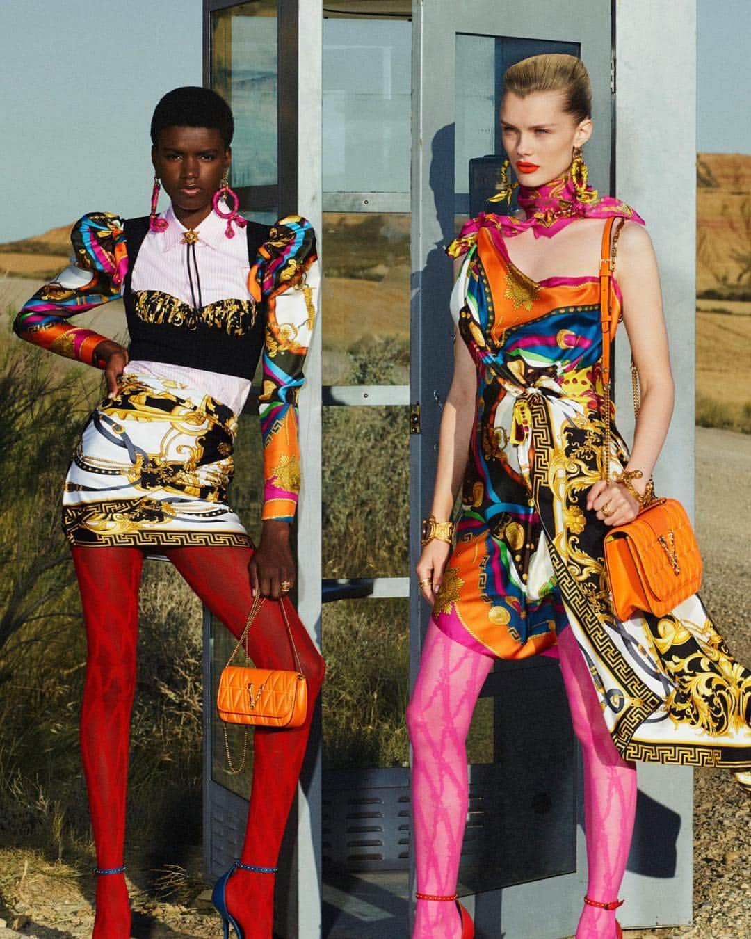 Vogue Runwayさんのインスタグラム写真 - (Vogue RunwayInstagram)「For Resort 2020, Donatella @Versace went West, referencing rodeo queens–women with a sexy spirit of adventure and a fearless femininity. Tap the link in our bio to see every look from the collection.」7月9日 0時26分 - voguerunway