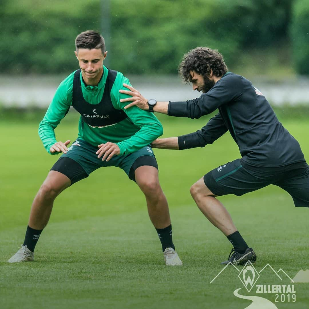 ヴェルダー・ブレーメンさんのインスタグラム写真 - (ヴェルダー・ブレーメンInstagram)「Stabil, Junge! Marco #Friedl ist zurück bei #Werder und zurück im Training! 💪🏻 _______ #Werder #Bremen #svw #Training #Zillerdeich2019 #Zillertal #nordphoto」7月9日 0時56分 - werderbremen