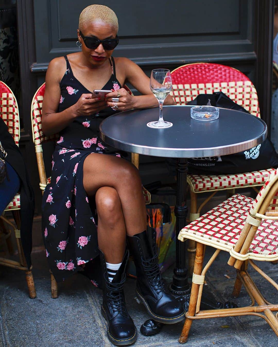 スコット・シューマンのインスタグラム：「A little 90s MJ grunge in the cafes of Paris 2019」