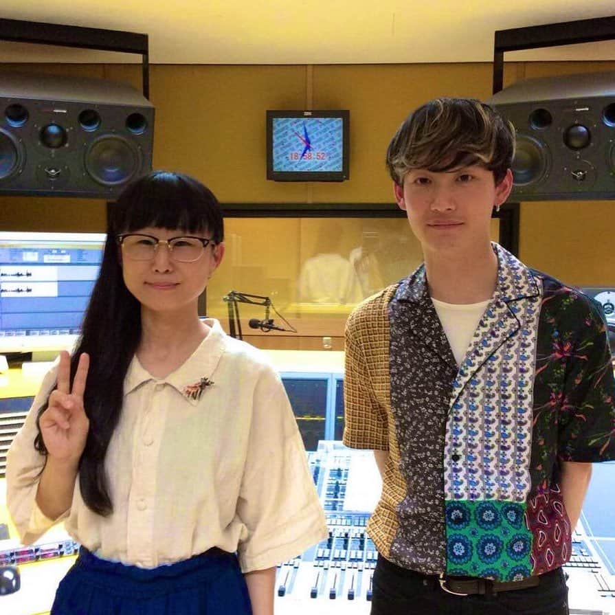 土井コマキのインスタグラム：「クアトロでのライブ、やっぱりとてもしなやかで、品があって、気持ちよかった。 自分が何かを好きだと思う気持ちを大事にしたい。向井くんはいつもまっすぐに丁寧に話してくれます。7/2火曜のミッドナイトガレージ。27時台に向井太一くんインタビュー。タイムフリーで1週間きけます。 #802mg #あとガレ #向井太一」