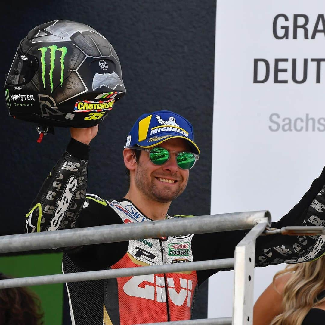 モンスターエナジーさんのインスタグラム写真 - (モンスターエナジーInstagram)「It was a battle for the @motogp podium this weekend at Sachsenring with @maverick12official achieving his second podium in a row and @calcrutchlow taking a solid 3rd place despite a torn ACL and fractured tibia! 👏🏻 @yamahamotogp #MV12 #12Gang #MonsterYamaha | #CC35 | #GermanGP #MotoGP」7月9日 0時57分 - monsterenergy