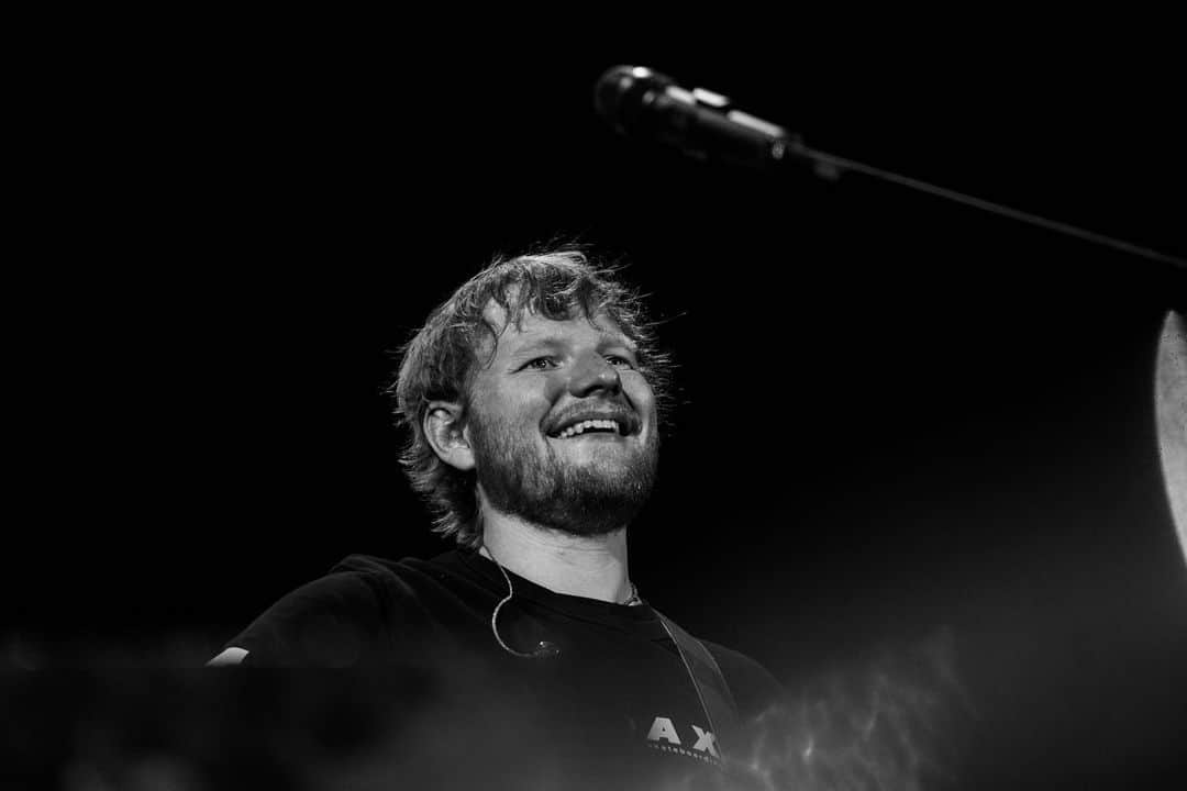 エド・シーランさんのインスタグラム写真 - (エド・シーランInstagram)「Prague night #1 📸 @zakarywalters #dividetour」7月9日 1時04分 - teddysphotos