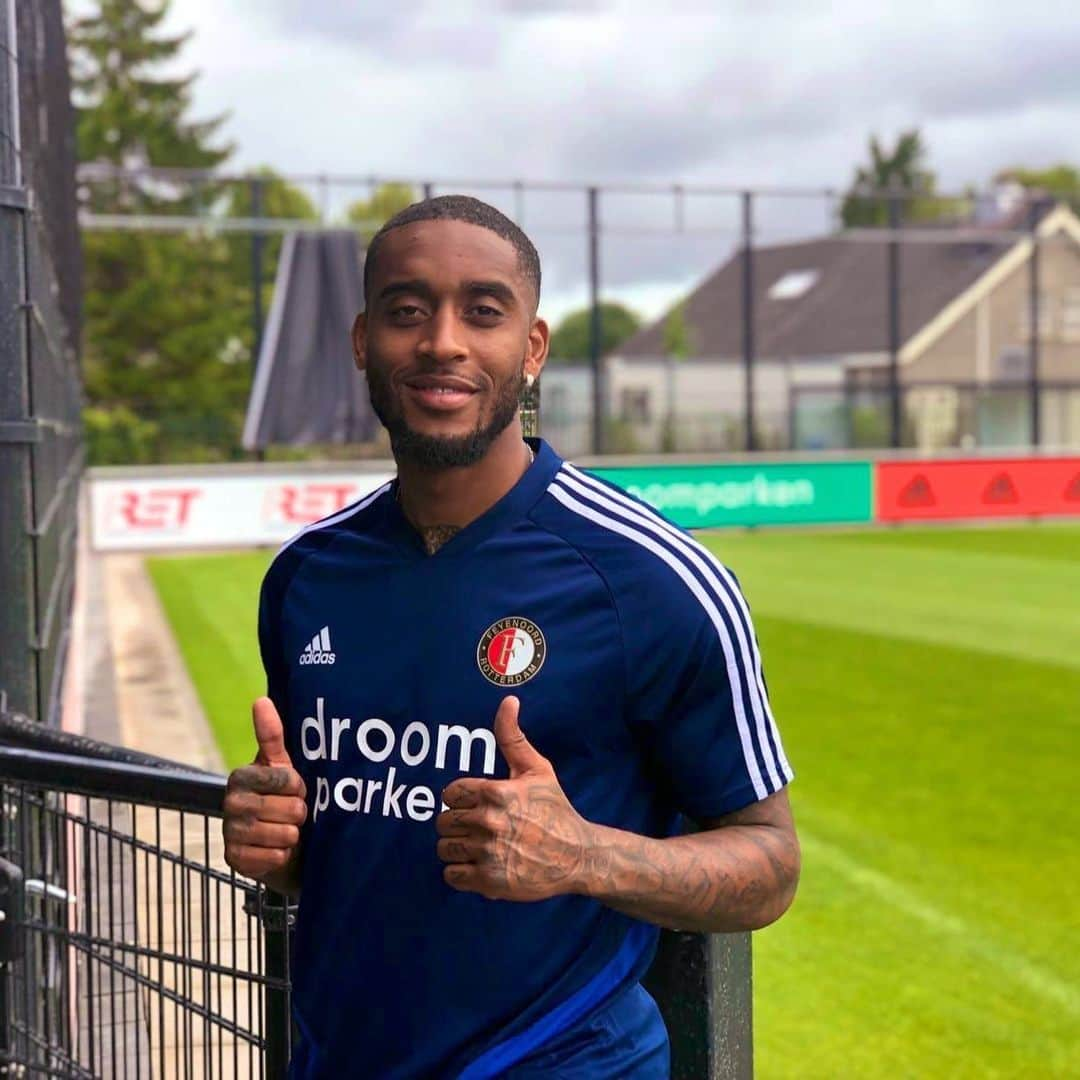 レロイ・フェルさんのインスタグラム写真 - (レロイ・フェルInstagram)「Grateful for the opportunity to train with @feyenoord to get more fit. Thanks for the warm welcome and now let’s get back to work! 💪🏾 #GodIsInControl #Home」7月9日 1時00分 - leroyfer