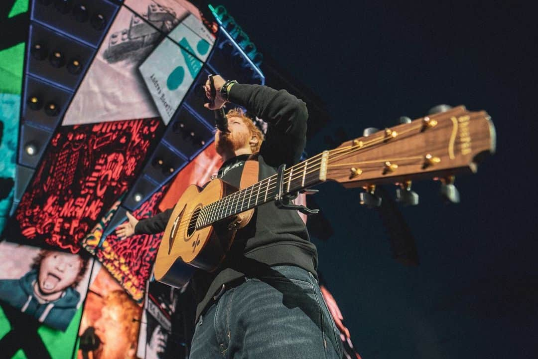 エド・シーランさんのインスタグラム写真 - (エド・シーランInstagram)「Prague night #1 📸 @zakarywalters #dividetour」7月9日 1時04分 - teddysphotos