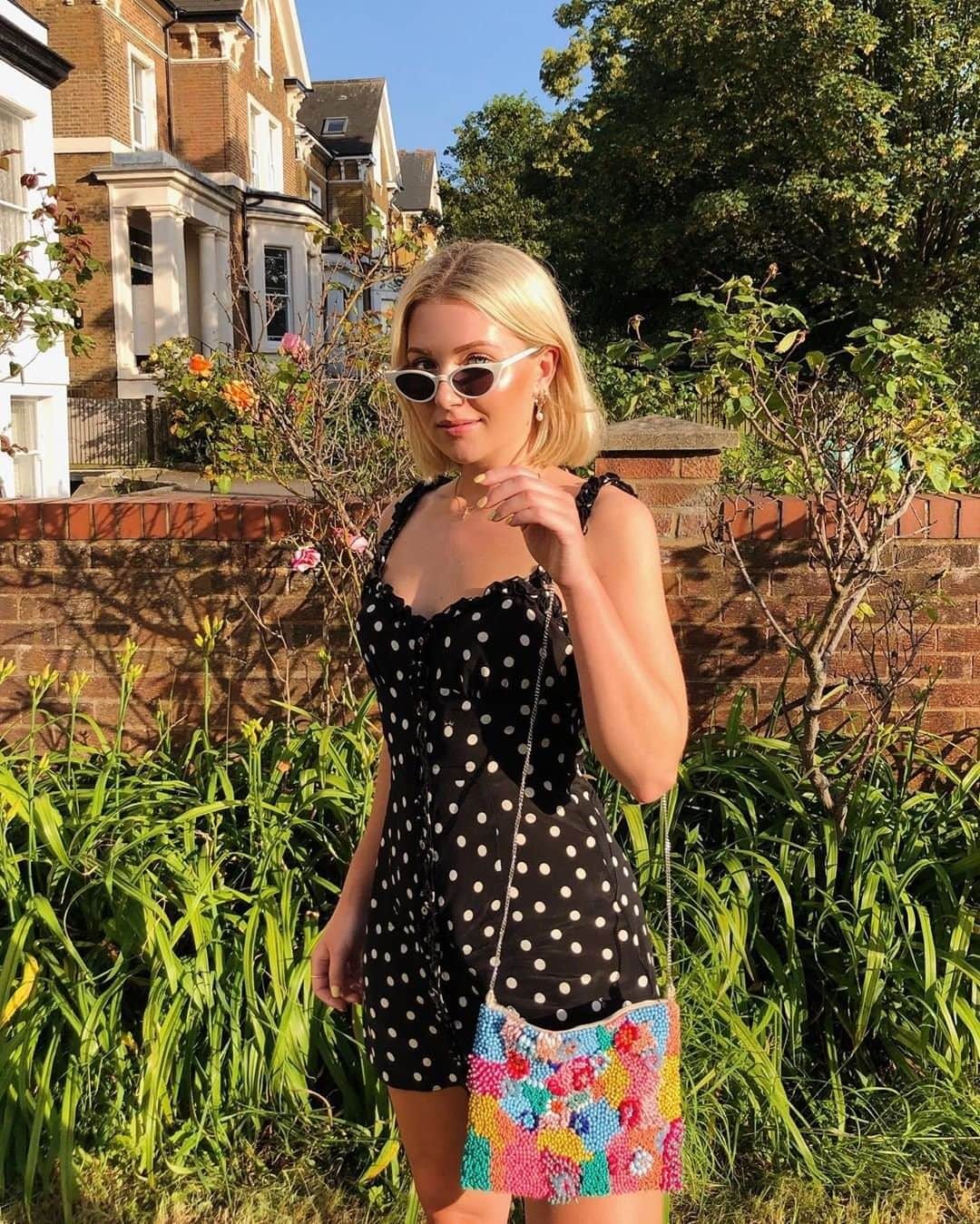 アクセサライズのインスタグラム：「Beaded by hand, our Coral Reef clutch bag features amazing 3D embellishments in a mix of colours, shapes and textures. Perfect for spicing up your holiday styling. 📷 @maisieivy 🔍Bag - 6899859900 🔍 Sunglasses - 6930771000  Tap the link in the bio to shop now.  #Accessorize #Accessorizer」