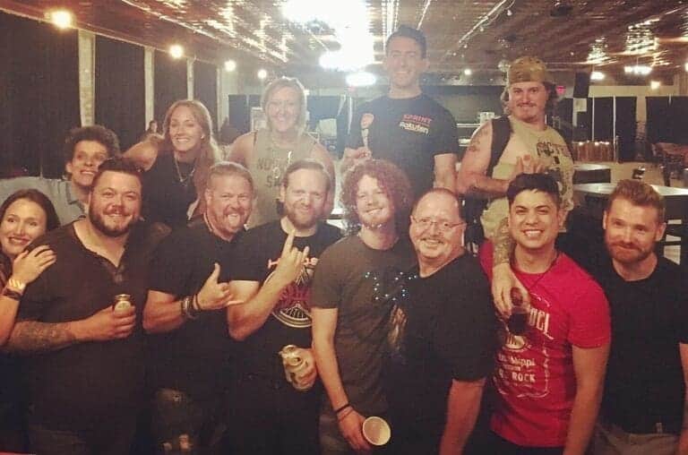 ヒンダーのインスタグラム：「Thank you so much to @theadarna for this kind shout out! 🤘🎸 You guys are truly amazing and we enjoyed having you guys on tour with us! #Lucky7Tour」