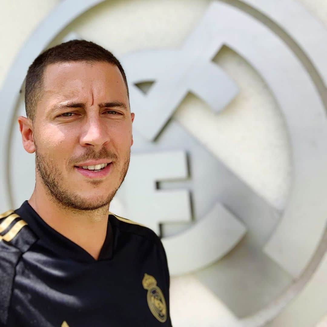 エデン・アザールさんのインスタグラム写真 - (エデン・アザールInstagram)「Day 1 in the new office!  Premier jour au travail 🧳⚽️ #halamadrid」7月9日 1時09分 - hazardeden_10