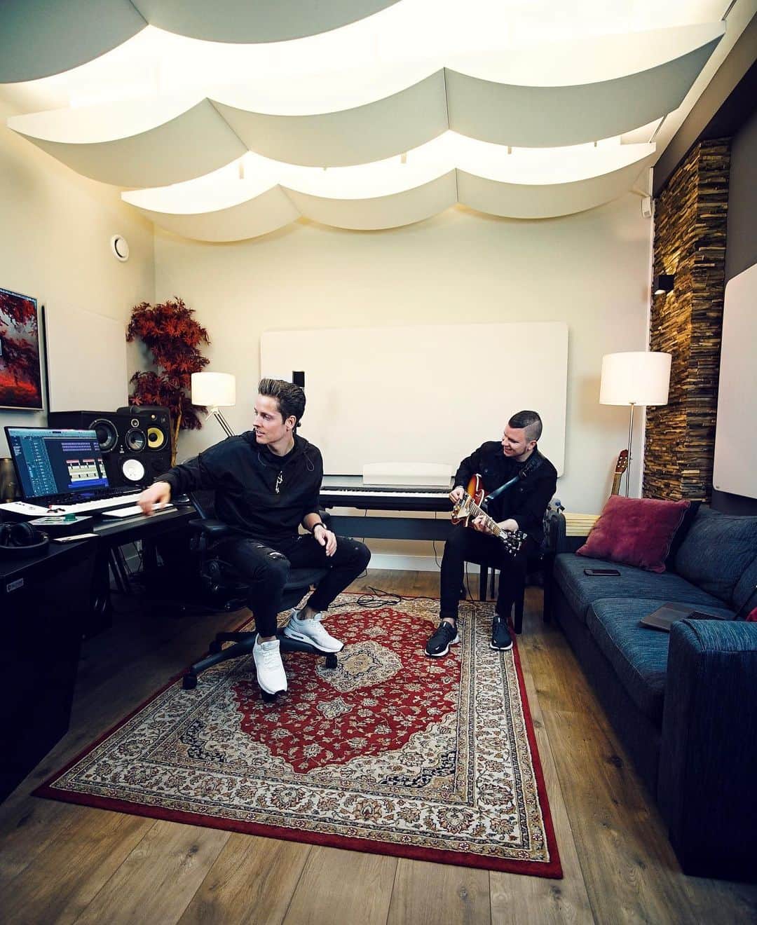 SICK INDIVIDUALSさんのインスタグラム写真 - (SICK INDIVIDUALSInstagram)「What do YOU wanna know about our studio? 🎶 Fire away in the comments below !🔥 @thesting.official @ashestodust_thebrand」7月9日 1時10分 - sickindividuals