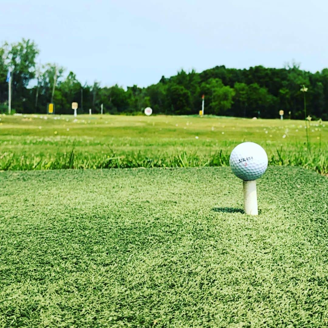 ミハル・チェシカのインスタグラム：「Monday🏌️」