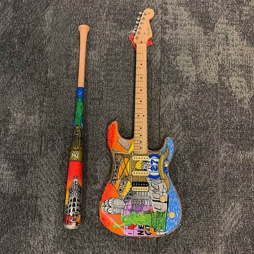 ディディ・グレゴリウスさんのインスタグラム写真 - (ディディ・グレゴリウスInstagram)「Got a chance to 🎨 a @fender 🎸 and @sluggernation bat for charity at the All Star game, go to link to bid auction.mlb.com  Thanks to @fender and @sluggernation for this opportunity」7月9日 1時26分 - sirdidig18