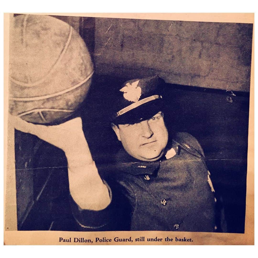 マット・ディロンさんのインスタグラム写真 - (マット・ディロンInstagram)「Grandpa on the waterfront. 1940s #brooklynnavyyard #hoops #nyc #grandpa #georgetown #halloffame #pauldillon」7月9日 1時27分 - mattdillon