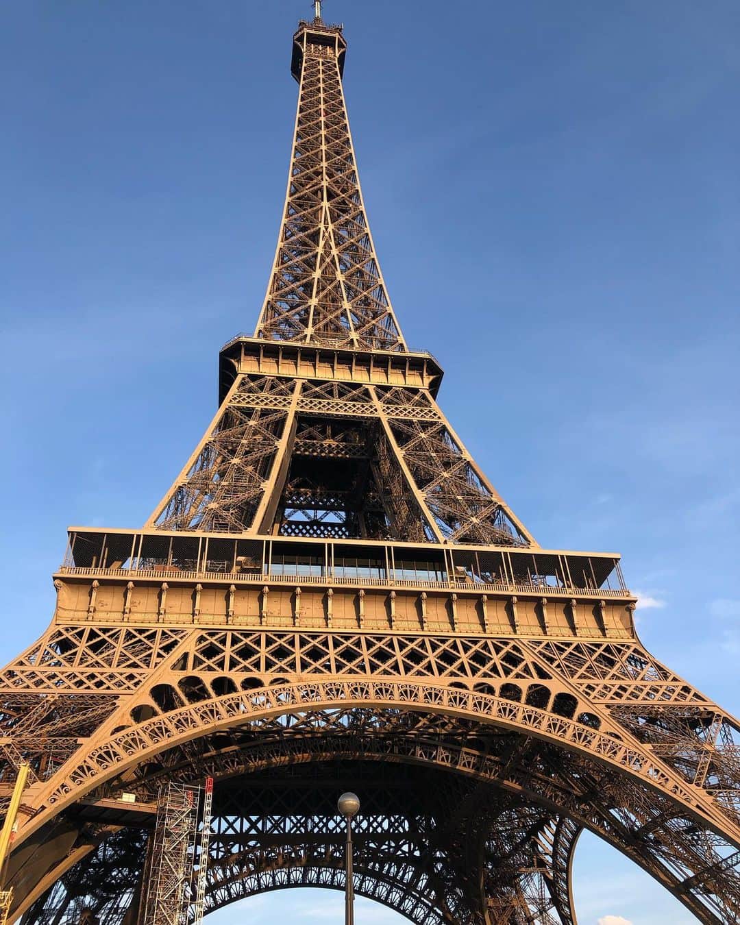 吉原珠央さんのインスタグラム写真 - (吉原珠央Instagram)「Back to Paris♫  #パリに戻れて嬉しい♡ #夜23時くらいまで明るい #今日は肌寒い #エッフェル塔 #パリ #エネルギーを感じる街」7月9日 6時56分 - tamaoyoshihara
