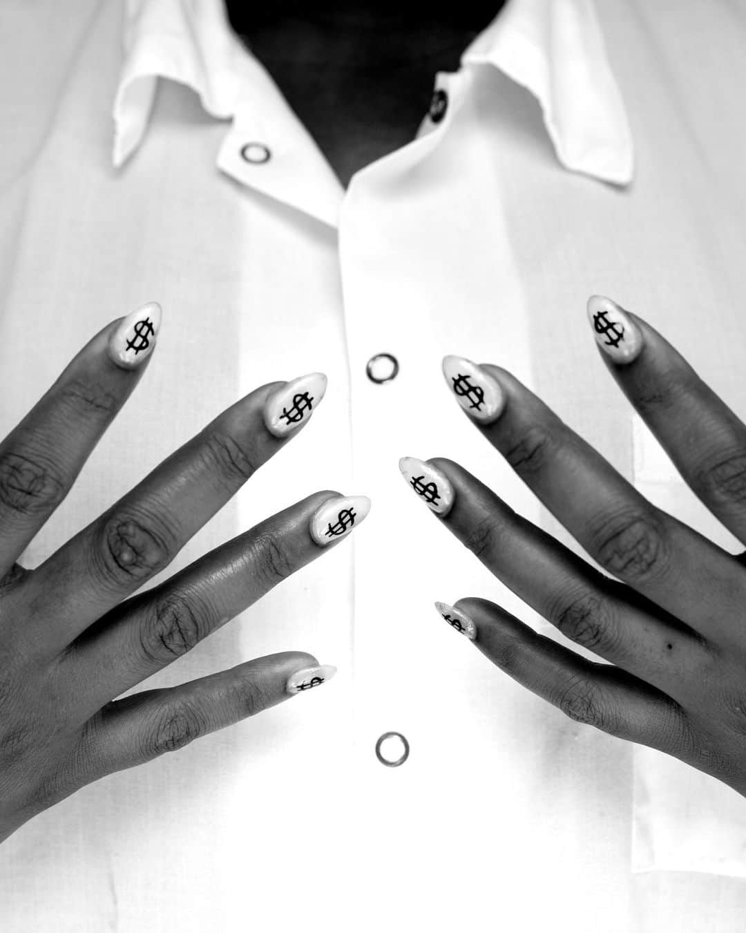 Paul Octaviousのインスタグラム：「Brown & Black hands have worth. What I earn; I deserve.  Before I sign on to any project, I grapple with the following questions:  Am I being put up for this job because I’m black and fulfill a quota? How many other people of color are working on this project or are up for this project? Will my likeness be used? How will I be portrayed?  This is life as a black creative.  There is a Wikipedia page entitled “List of African- American firsts.” It is at once both astonishing and upsetting. It stands as a symbol of all we’ve overcome and all that we have been denied. Generational wealth and knowledge that was not secured because of a legal system and society that refused to recognize the humanity of all its members.  My hands are worth something. My ancestors were brought to this country against their will, and built vast amounts of wealth and infrastructure to the American Colonies. They were given “freedom,” as if enslavement was an honest mistake, and not an act of terrorism against a population. After the Civil War, my ancestors should’ve been given a plot of land and unfettered Civil Rights. They deserved to profit and take pride in the land that they tended to against their will. Instead they were given sharecropping, Black codes, and segregation.  People say that reparations are unfair and unreasonable. I have a friend who recently inherited land that has been in her family since the 1800s. By virtue of my skin color, that story can never be mine. 264 years of wealth & land ownership, unable to pass from one generation to the next. Unfair and unreasonable.  When I was young, my mom always reminded me “You will need to work ten times harder than your white peers & always be beyond your best behavior. You will never be given the benefit of the doubt.” I think about these words every day.  Determining my value as a black creative- its never a simple question.  My hands are worth more than you think. Please pay me what I am owed.  The hands above I photographed and belong to talented chef Kia Damon @kiacooks ✋🏾🤚🏾 #blackartist」