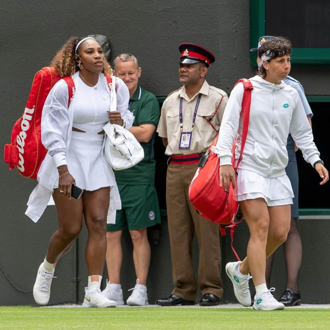 カルラ・スアレス・ナバロさんのインスタグラム写真 - (カルラ・スアレス・ナバロInstagram)「Congrats on your win, @serenawilliams! Well played. ⠀⠀⠀⠀⠀⠀⠀⠀⠀ Hasta el año que viene, @wimbledon. ¡Sigues siendo igual de bonito! 👋🏻🌱 ⠀⠀⠀⠀⠀⠀⠀⠀⠀ #London #GrandSlam #tennis #picoftheday #seeyou」7月9日 1時41分 - carlasuareznava