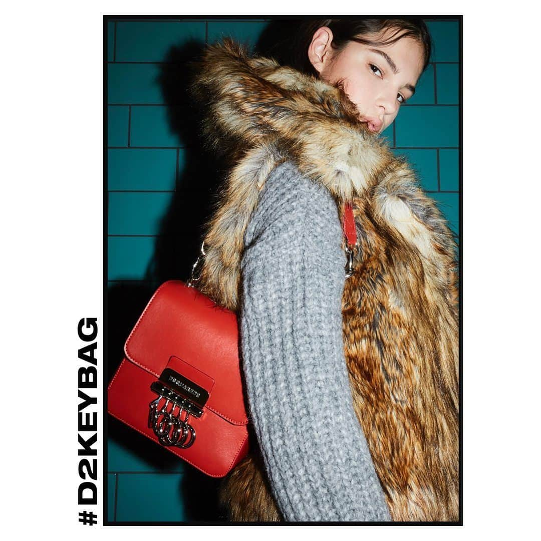 ディースクエアードさんのインスタグラム写真 - (ディースクエアードInstagram)「The new Key Bag from the Pre-Fall ‘19 collection is a guaranteed Headturner. Tap to shop, and head over to Dsquared2.com for all styles. #Dsquared2 #D2Keybag #fauxfur」7月9日 1時43分 - dsquared2