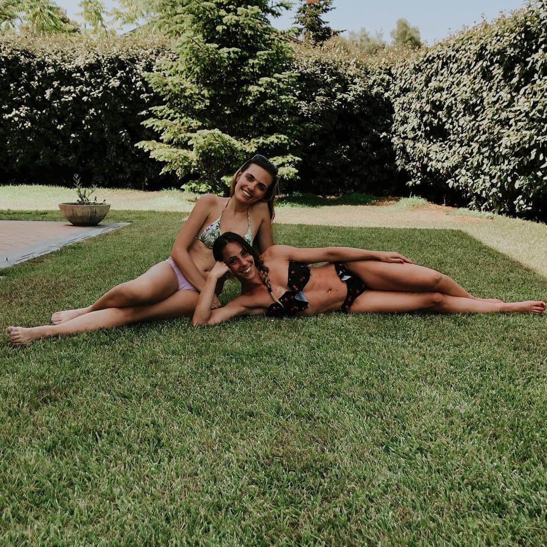 ニコーレ・デラ・モニカのインスタグラム：「Back to reality but couldn’t be happier that I spent my vacation with  you! 💙💙💙 #theendofvacation #catania #lovesicily #friends #thankyou #love #summer2019 #seeyousoon」