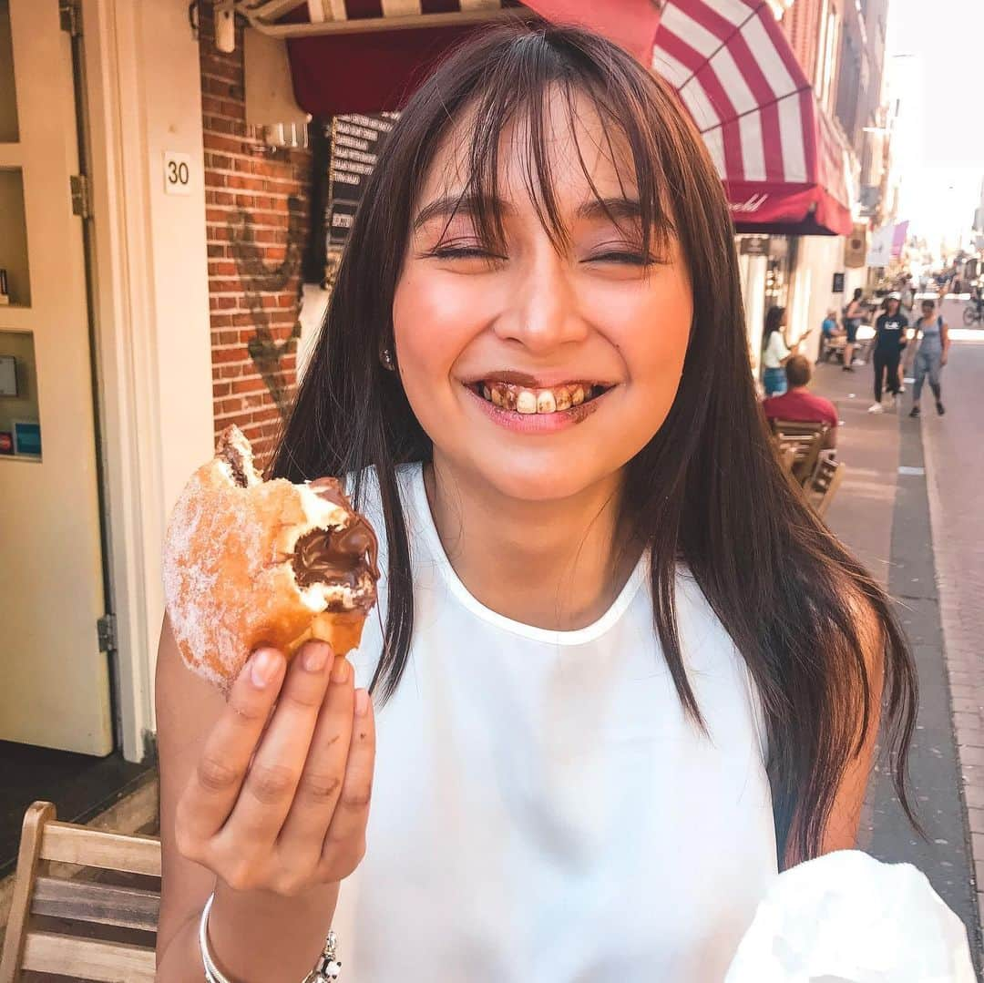 Kathryn Bernardoさんのインスタグラム写真 - (Kathryn BernardoInstagram)「Note to self: Choco-filled doughnuts and selfies apparently don’t go too well together! 😬🍩 #KathVersusInstagram」7月9日 1時56分 - bernardokath