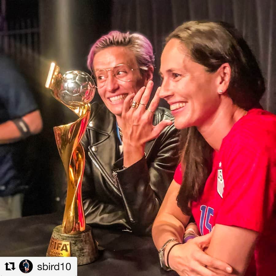 USA Basketballさんのインスタグラム写真 - (USA BasketballInstagram)「🇺🇸 #OneNationOneTeam  Congrats @uswnt on that fourth star ⭐️⭐️⭐️⭐️」7月9日 2時02分 - usabasketball