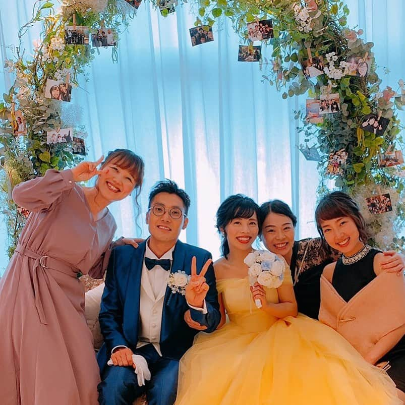 ヨーコさんのインスタグラム写真 - (ヨーコInstagram)「HAPPY WEDDING💕 ・ ・ ・ ハナコ菊田さん ハルカラ杏ちゃん 先日お2人の結婚式に参加させていただきました✨ 杏ちゃんとは家族ぐるみのお付き合いをさせてもらっているので、バージンロードへ入場から泣いちゃうだろうなと思っていたら、扉が開いて新婦が入ってきた瞬間、声を上げて号泣し出したのは新郎でした。 結婚の決めてはハナコのキングオブコントの優勝！となると、秋山さんと岡部さんにも感謝✨ 秋山さん、岡部さん、これからもがんばってください笑 そして菊田さん、杏ちゃんをずーっとよろしくお願いします♡ #結婚式 #wedding  #ハナコ #ハナコ菊田  #ハルカラ #ハルカラ和泉杏  #和泉杏 #キングオブコント #優勝 #芸人 #お笑い芸人  #comedian #comedians  #旅先 #より #過去pic」7月9日 2時16分 - y0k0_1108