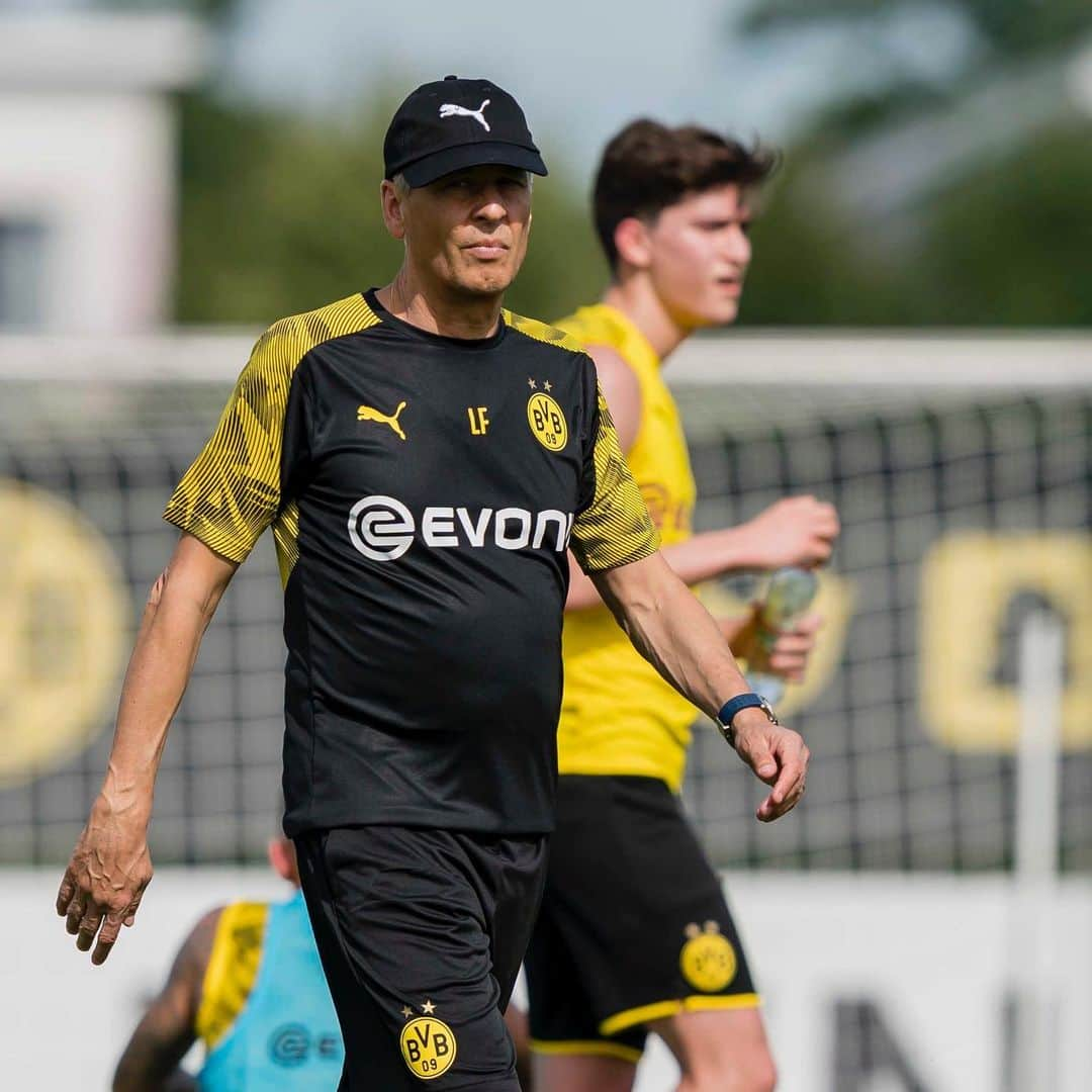 ボルシア・ドルトムントさんのインスタグラム写真 - (ボルシア・ドルトムントInstagram)「Moving forward! 🕵️‍♂️👉 #borussiadortmund #bvb #bvb09 #dortmund #training #lucienfavre #favre #coach」7月9日 2時23分 - bvb09