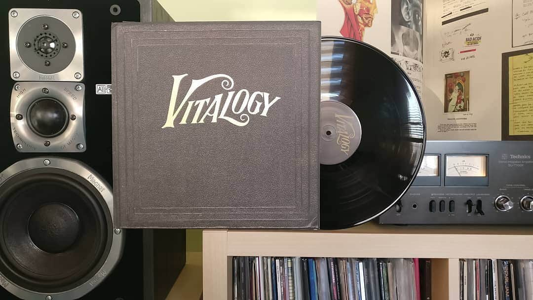 パール・ジャムさんのインスタグラム写真 - (パール・ジャムInstagram)「What’s your go-to track from #Vitalogy? Thanks for the share, @alberlancina!」7月9日 2時21分 - pearljam