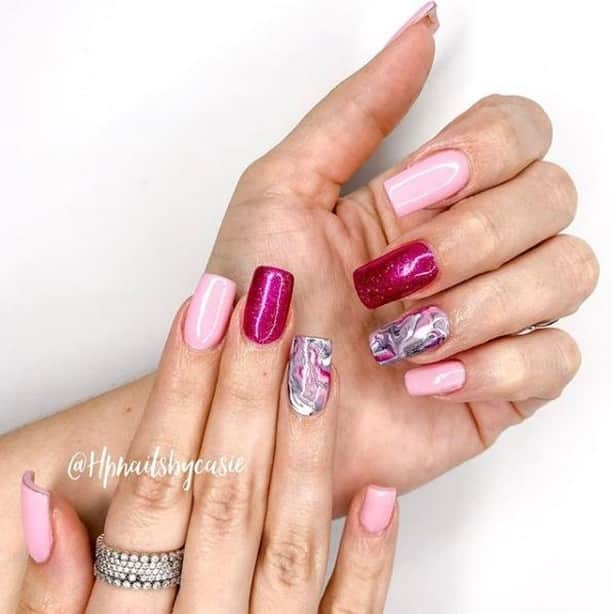 CosmoProf Beautyさんのインスタグラム写真 - (CosmoProf BeautyInstagram)「These pink shades + that sparkle & shine 💕😍 ✨ Nails by #CosmoPro @hpnailsbycasie using @cndworld and @opi_professionals 💅  #licensedtocreate Beauty Pros can save 20% on all CND Vinylux polish now till July 13 at #cosmoprofbeauty 💗 . . #repost #cndworld #cndnails #pinknailpolish #opiprofessional #nailartinspo #pinknailart」7月9日 2時30分 - cosmoprofbeauty