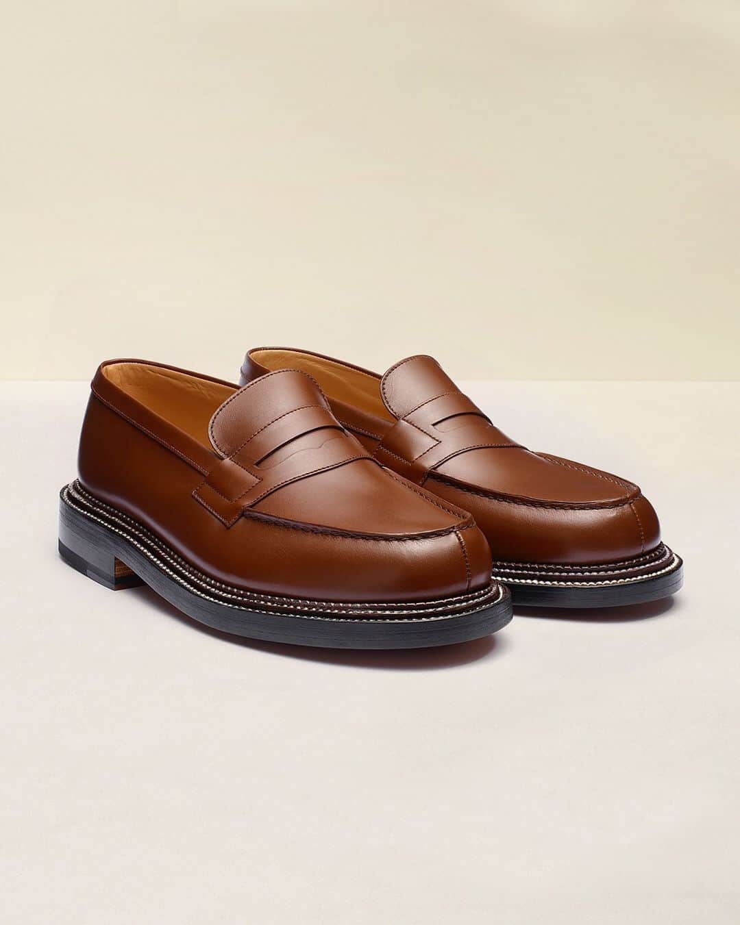 のインスタグラム：「Bergeronnette tout l'été. __ Triple dose of bergeronnette. #JMWeston #Loafer #Shoes #MadeinFrance #180Loafer #Summer」