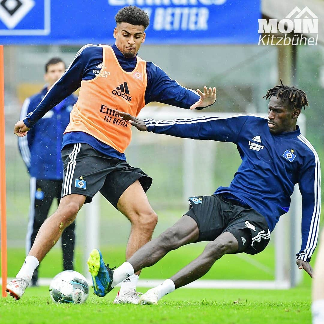 ハンブルガーSVさんのインスタグラム写真 - (ハンブルガーSVInstagram)「Heute Nachmittag bat Cheftrainer Dieter #Hecking unsere Jungs direkt zum ersten Training in Kitzbühel 🏃🏼‍♂️ Die intensive Einheit dauerte rund zwei Stunden ⏱ Unser Neuzugang Ewerton arbeitete parallel individuell mit Reha-Trainer Sebastian Capel 💦 #nurderHSV #MoinKitzbühel  ____ 📸 @witters_sportfotografie」7月9日 2時44分 - hsv