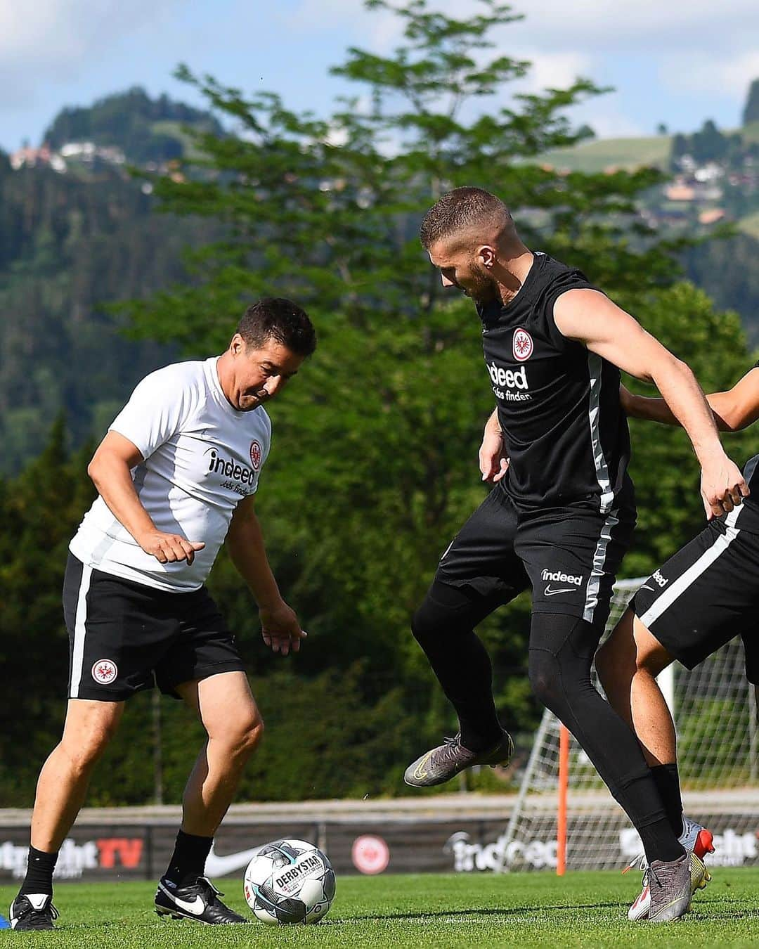 さんのインスタグラム写真 - (Instagram)「Trainingslager ⚽️ @eintrachtfrankfurt」7月9日 2時58分 - anterebic