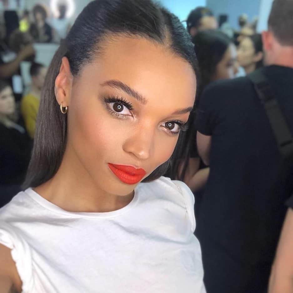 Smashboxのインスタグラム：「Consider this our summer *business casual* look, delivered perfectly by @chrismartocci & @loritaylordavis. 💋 ⠀⠀⠀⠀⠀⠀⠀⠀⠀ Tag your Smashbox makeup look with #mysmashbox and we may make you famous in our feed.」