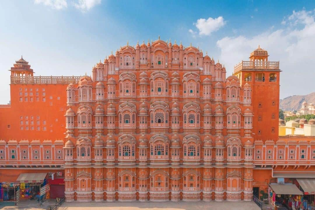 Lonely Planetさんのインスタグラム写真 - (Lonely PlanetInstagram)「The "pink city" of Jaipur, India was just added to UNESCO's World Heritage List. The city is full of colorful streets,  markets, stalls, and temples.  The Hawa Mahal, constructed in 1799, was built in a honeycombed hive that rises five stories so that the ladies of the household could watch the city life below. Tap our bio link to see more of this beautiful city.」7月9日 3時00分 - lonelyplanet