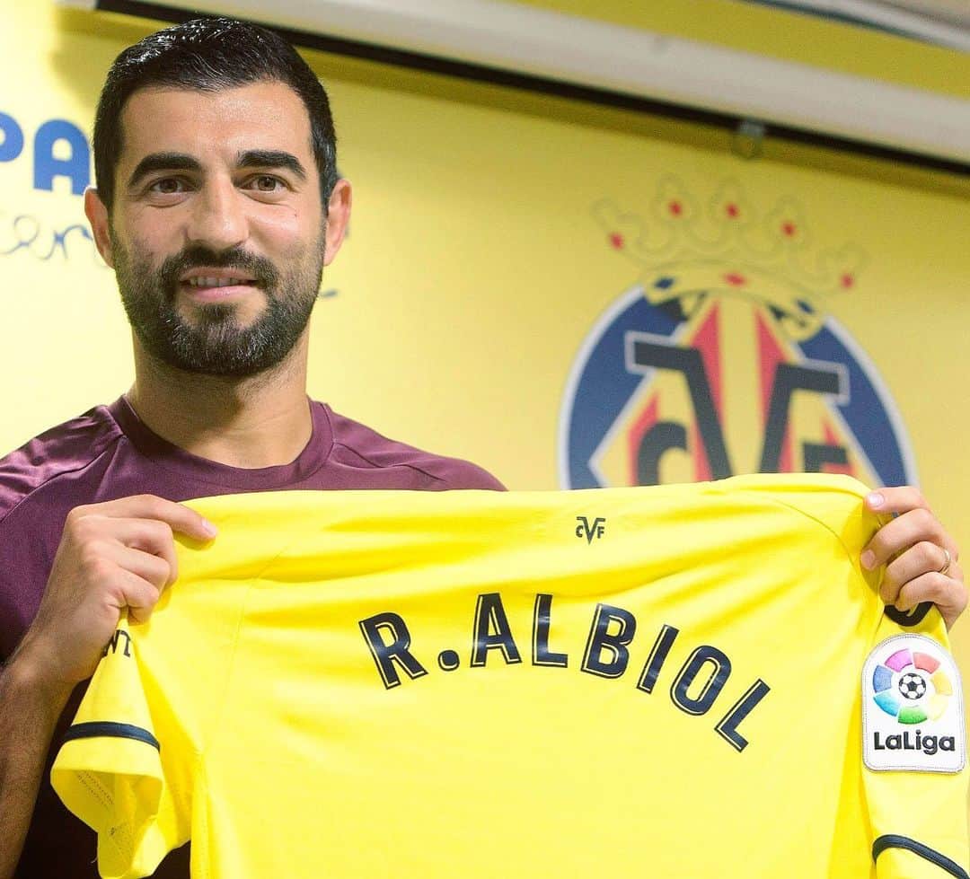 LFPさんのインスタグラム写真 - (LFPInstagram)「The Yellow Submarine has a new crew member! 💛 • #LaLiga #LaLigaSantander #LaLigaTransfers #Villarreal #Albiol #Football」7月9日 3時07分 - laliga