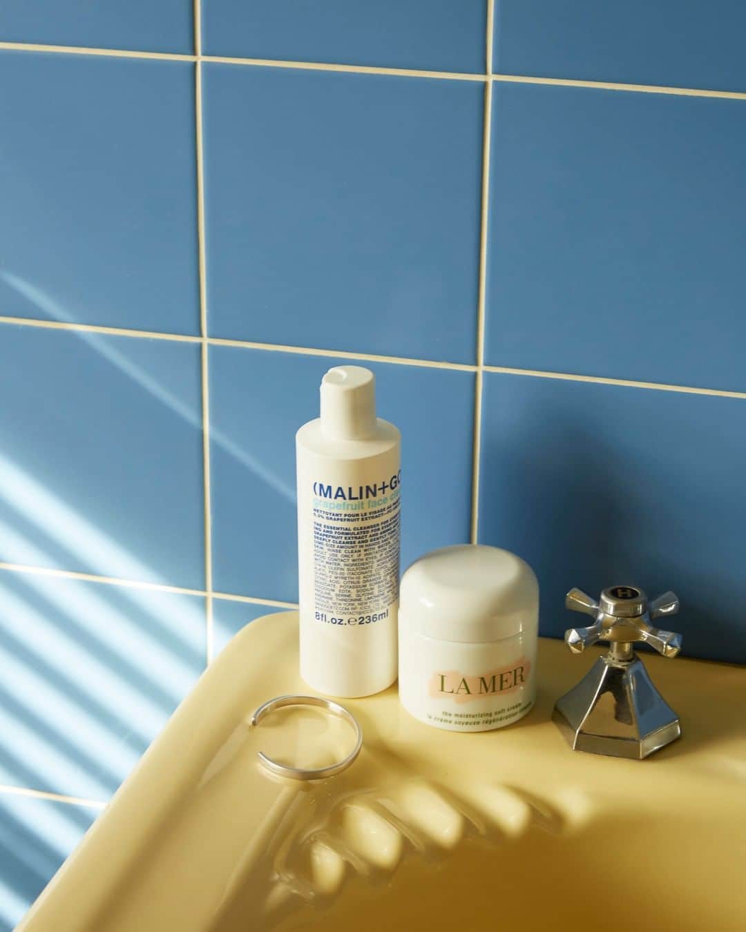 MR PORTERのインスタグラム：「These are our sink-side essentials, what are yours? #MRPORTERGrooming⁠ -⁠ Head to the link in bio. to discover our summer skin saviours.」